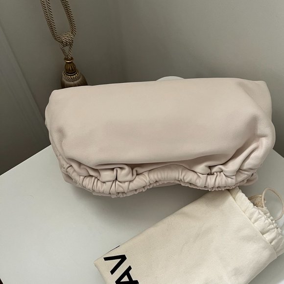 Mansur Gavriel Cloud Clutch, large size in light beige colour (NWOT) - Picture 14 of 16